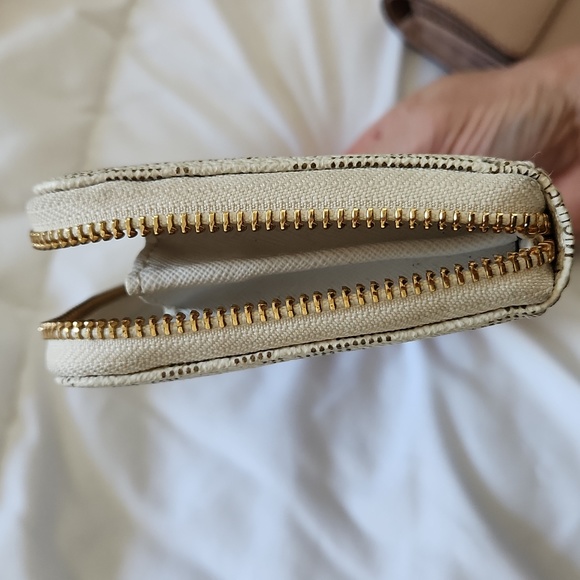 Michael kors White zip closure long wallet - Picture 6 of 8